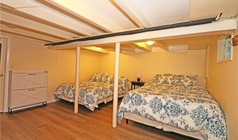 12 Draper Ave, Middletown, RI 02842