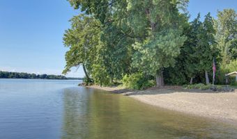 16 Macomber Pt, Alburgh, VT 05440