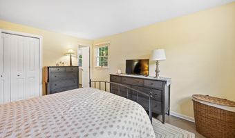 20 Club Ln, Cheshire, CT 06410