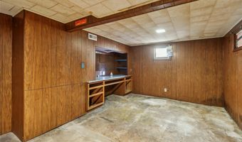 418 N 15th St, Adel, IA 50003