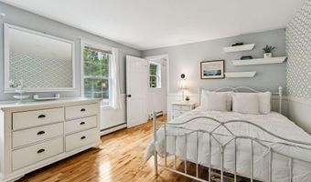 43 Lakeside Dr, Falmouth, ME 04105