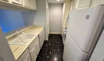 901 N MONROE St 313, Arlington, VA 22201