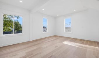 7 Sheffield Ave, Newport, RI 02840