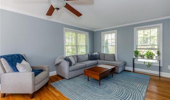 50 Searle Ave, Cranston, RI 02920