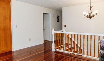 16 Ward Ave, Middletown, RI 02842