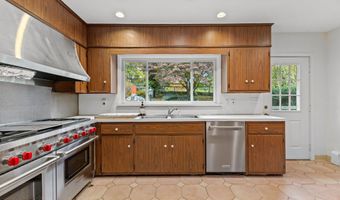 11 Gregory Rd, Cos Cob, CT 06807