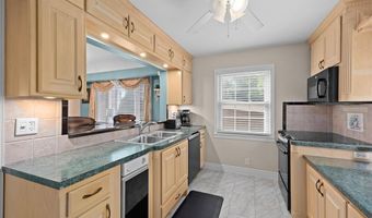 711 Riverview Dr, Alton, IL 62002