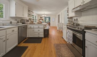 32 Fox Den Rd, Avon, CT 06001