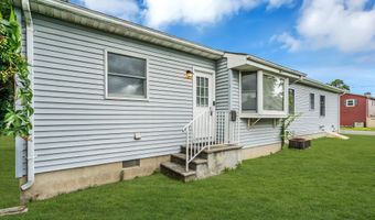 35 Spruce St, Beachwood, NJ 08722