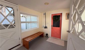 38 Hilltop Ave Cottage, Middletown, RI 02842