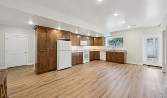 735 E 850 S, Centerville, UT 84014