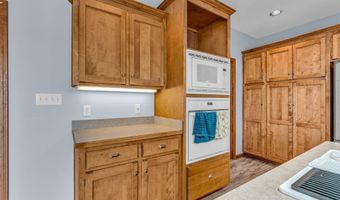 987 N 640 Rd, Baldwin City, KS 66006