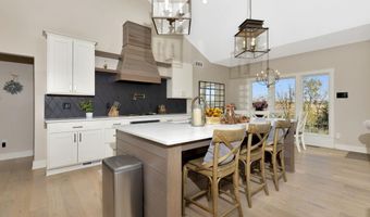 4686 N Elk Creek Dr, Bel Aire, KS 67226