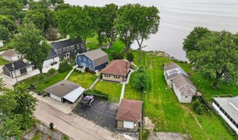 39225 N Shore Ave, Antioch, IL 60002