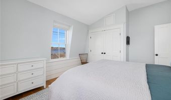 131 Eustis Ave, Newport, RI 02840