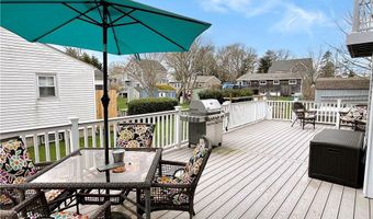 34 Beach Plum Rd, Narragansett, RI 02882