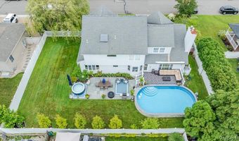 18 South Plz, Amity Harbor, NY 11701