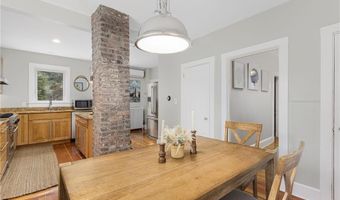 5 Conrad Ct, Newport, RI 02840