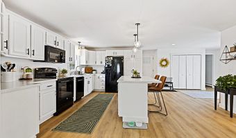 816 Riverside Dr, Augusta, ME 04330