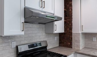 17 S Airmont Rd, Airmont, NY 10901