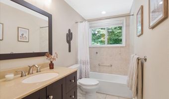 447 Maymont Dr, Ballwin, MO 63011