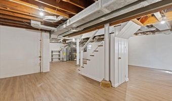 5013 WORTHINGTON Dr, Bethesda, MD 20816