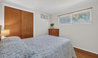 10 Frances Rd, Bayonne, NJ 07035