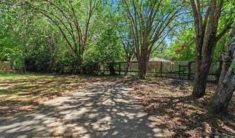 402 E Poplar St, Atmore, AL 36502