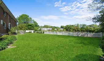 200 Merrick Rd R, Amityville, NY 11701