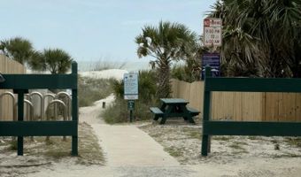 120 BEACH Ave, Atlantic Beach, FL 32233