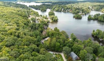 5 Fanwood Ct, West Milford, NJ 07421