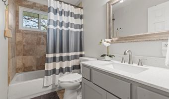 1047 Lowell Dr, Apple Valley, MN 55124