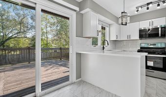 1245 WINAKI Trl, Algonquin, IL 60102