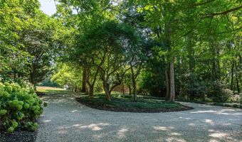 72 Summerfield Ln, Middletown, RI 02842
