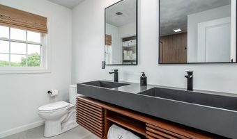 243 Simmonsville Ave, Johnston, RI 02919