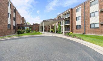 4 Pine Tree Dr 212, Arden Hills, MN 55112