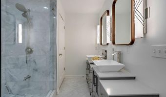 813 Lakeshore Dr, Berkeley Lake, GA 30096