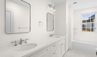 75 Bridge St, Newport, RI 02840