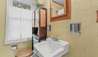 216 S Michigan Ave, Addison, IL 60101