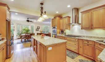 7513 HOLIDAY Ter, Bethesda, MD 20817