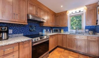 2 Wells Ln, Charlestown, RI 02813