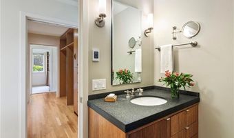 4 Alpond Dr, Newport, RI 02840