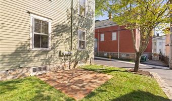 18 Barney St 3, Newport, RI 02840