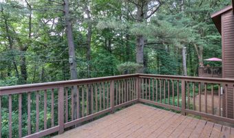 911 Woodglen Ct, Altoona, WI 54720