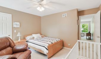 305 BUCKINGHAM Dr, Algonquin, IL 60102