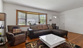 11 W Lake Shore Dr, Danbury, CT 06811
