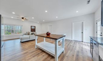 9900 Stonewall Rd, Appomattox, VA 24522