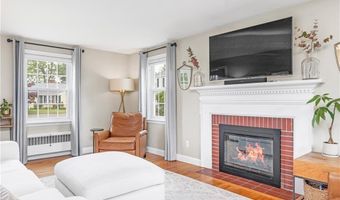 25 Marshall Way, East Providence, RI 02916