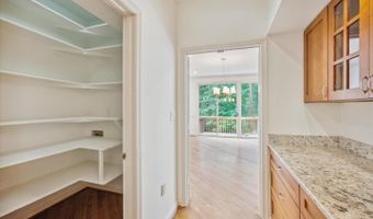 6 GOLDLEAF Ct, Bethesda, MD 20817