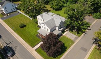 138 Church St, Belford, NJ 07718